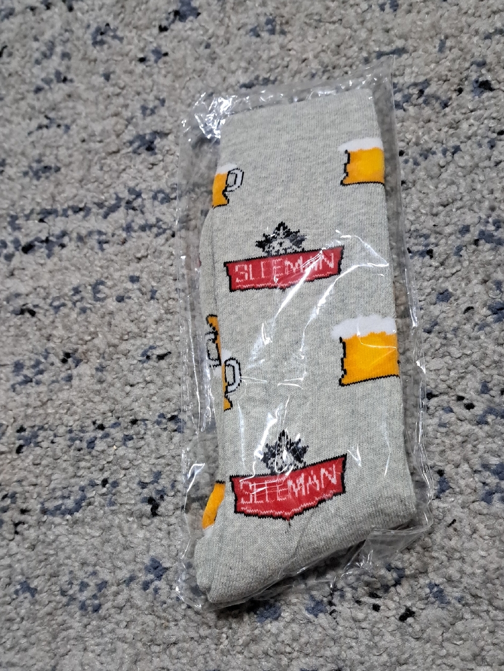 Source Unknown Gray Crew Socks with Beer Mug and Red Banner